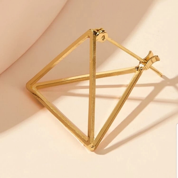 ☆Kelly☆ 3D Triangle Earrings - Picture 5 of 6